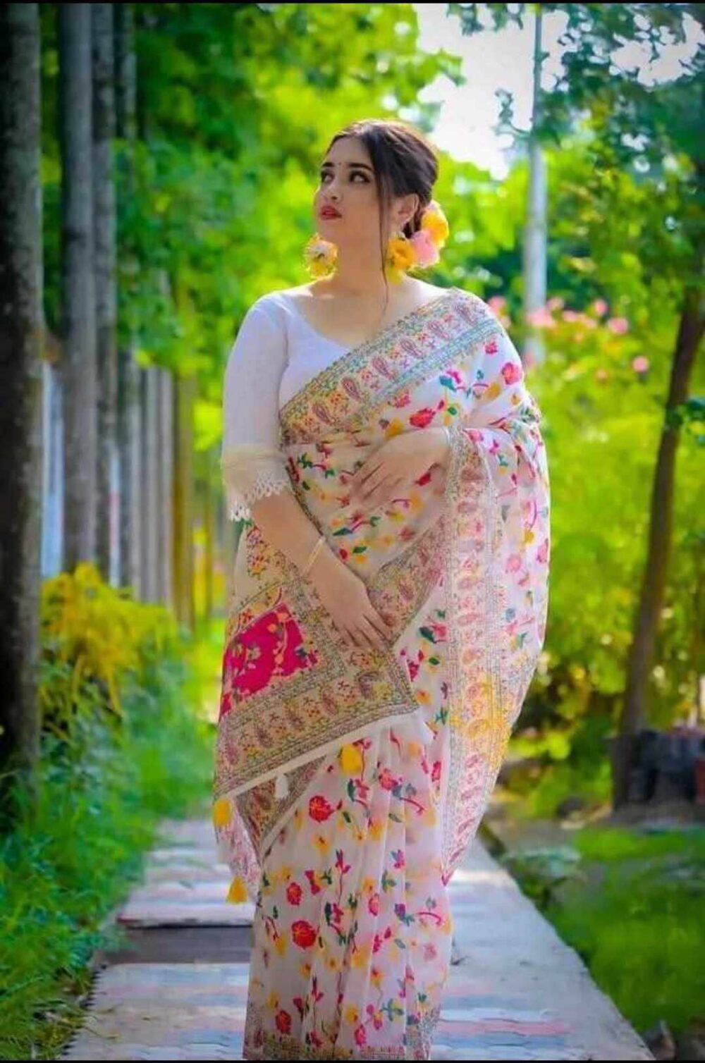 Elegant Saree - Image 2